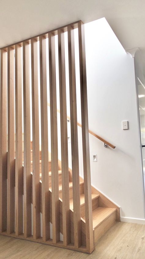 Stairs Wooden, Internal Balustrade Ideas, Slat Staircase, Slat Wall Staircase, Wood Deck Railing, Stairs Design Interior, Stairs Design Modern, Wood Slat Wall, Basement Stairs