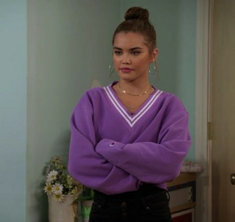 Alexa Mendoza, Alexa And Katie, 90s Ootd, Fall Movies, Paris Berelc, Alexa & Katie, Trendy Outfit Inspo, Looks Pinterest, Striped Sleeveless Top