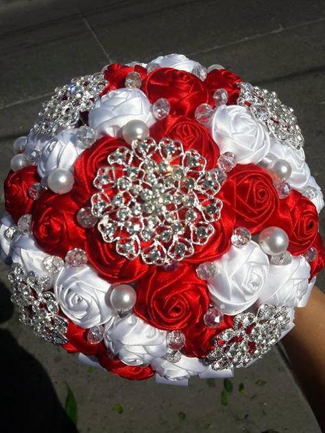 RAMO VINTAGE ROJO CON BLANCO "RAMOS DE NOVIA ZAY" Ornament Wreath