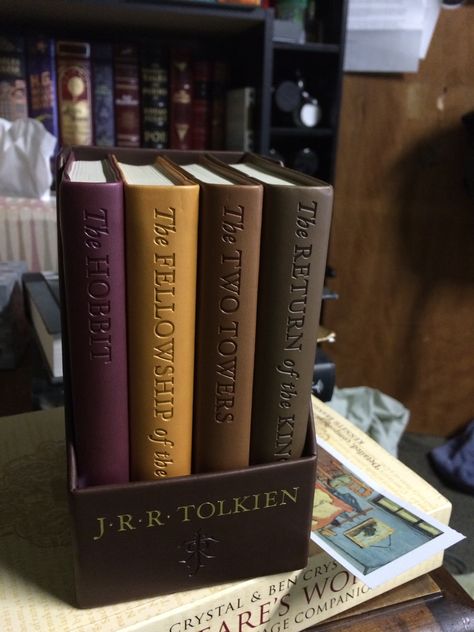 Hobbit Book, Pretty Books, Pocket Books, Beautiful Book Covers, The Lord Of The Rings, World Of Books, Legolas, Book Binding, I Love Books