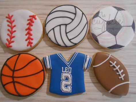 Soccer Cookies, Basketball Cookies, Ball Cookies, Football Party Favors, Baseball Cookies, Football Cookies, Satin Ice Fondant, Homemade Sugar Cookies, Sports Birthday Party