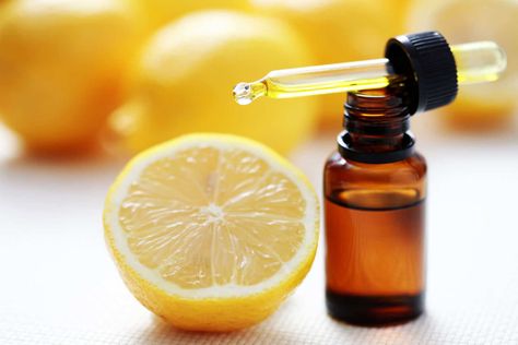 Creative Household Lemon Oil Uses - Little House Living Diy Acne, Lemon Essential Oil, Essential Oils Cleaning, Lemongrass Oil, Citrus Oil, Lemon Oil, Essential Oil Scents, Best Essential Oils, Oil Uses