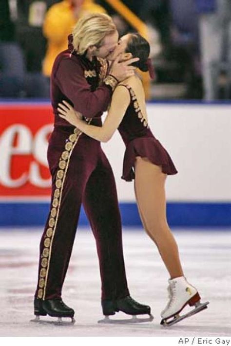 U.S. FIGURE SKATING CHAMPIONSHIPS ... Pair Figure Skating, Figure Skating Pairs, Triple Axel, Pairs Figure Skating, Places Aesthetic, Skating Aesthetic, Johnny Weir, Skate Man, People Poses