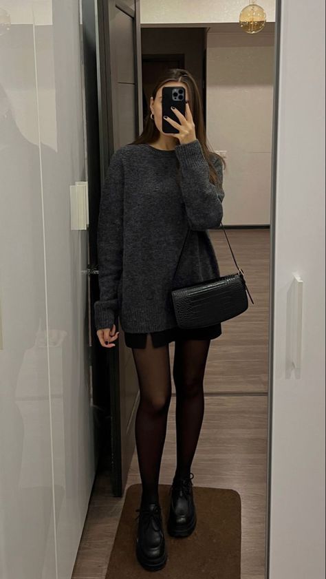 Skandinavian Fashion, Fashion Goals, Looks Street Style, Looks Black, Tights Outfit, Ținută Casual, Mode Inspo, Autumn Outfit, Outfit Inspo Fall