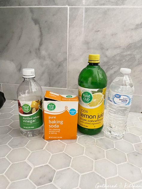 homemade tile grout cleaner for tile floors and walls with vinegar, baking soda, lemon juice and water. Scrub with an old toothbrush and wipe clean with soap and water Shower Grout Cleaner, Floor Grout Cleaner, Grout Cleaning Diy, Grout Cleaner Recipe, Diy Grout Cleaner, Kitchen Grout, Homemade Grout Cleaner, Baking Soda Lemon Juice, Baking Soda Cleaner