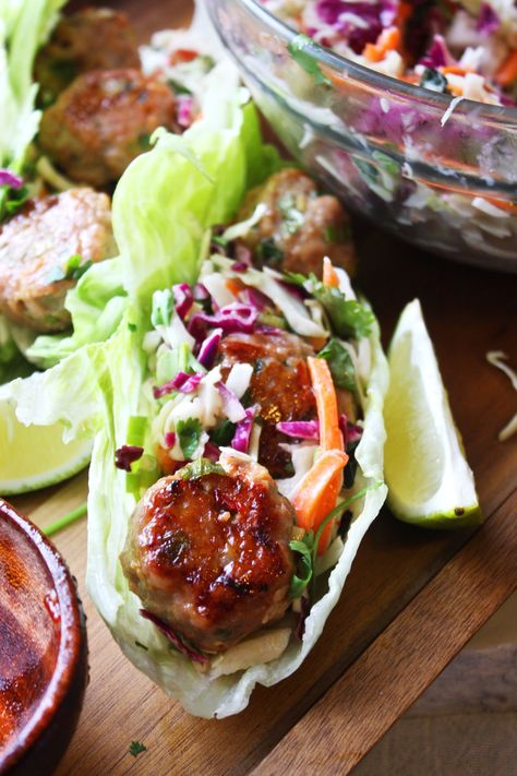 Thai Meatball Lettuce Wraps - TheGarlicDiaries.com Meatball Lettuce Wraps, Thai Meatballs, Veggie Hummus Wrap, Salat Wraps, Healthy Wraps, Lettuce Cups, Food Wraps, Curry Dishes, Minced Meat