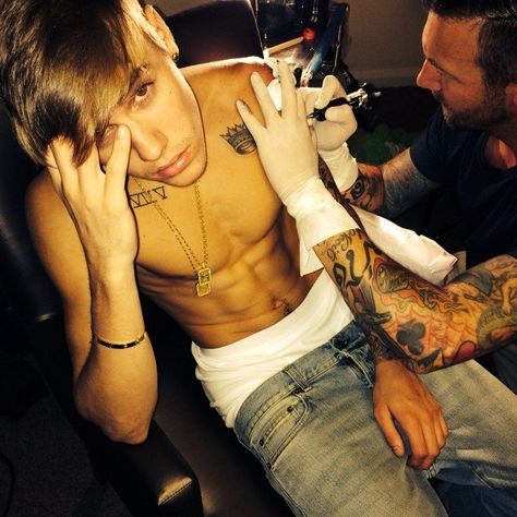 Justin Bieber Gets “Tatted” in Sydney - http://www.popstartats.com/justin-bieber-tattoos/tatted-in-sydney/ Justin Bieber Tattoos, جاستن بيبر, Bieber Selena, Justin Bieber Images, Justin Bieber Pictures, I Love Justin Bieber, Justin Beiber, Love Justin Bieber, New Tattoo