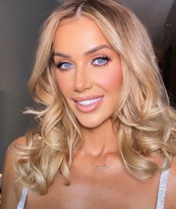 Laura Anderson rose to popularity for her appearance as a contestant on the fourth series of ITV2’s dating reality show ‘Love Island’. Likewise, she is a Scottish reality TV personality, Instagram star, and social media influencer. Kendall Rae, Light Blue Gown, Light Blue Eyes, Blue Gown, Glowing Complexion, Poses For Photos, Tan Skin, Love Island, Loose Hairstyles