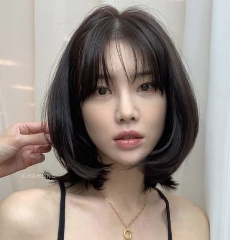 Cute Short Haircuts For Oval Faces, Cute Haircuts For Oval Faces, Bobcut Hairstyles Short For Round Face, Short Haircut Oval Face, Short Hair Styles For Oval Faces, Korea Short Hair, Bobcut Hairstyles Short, Short Haircut For Oval Face, Short Hair Styles Korea