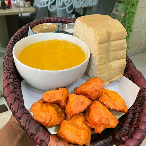 Nigerian Bread, Tropical Food Recipes, Naija Food, Custard Bread, Nigerian Dishes, Nigerian Foods, African Recipe, African Recipes Nigerian Food, Valentines Breakfast