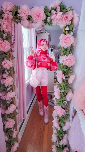 Cochella Outfits Pink, Pastel Pop Outfit, Lovecore Winter Outfit, Colorful Vintage Aesthetic Outfits, Goth Lovecore Outfit, Pancake Outfit, Cupidcore Outfits, Bubblegum Aesthetic Outfits, Lovecore Outfits Men