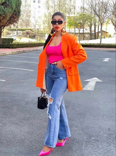 Orange Blazer And Jeans Outfit, Orange Blazer Outfits For Women Casual, Orange And Fuschia Outfit, Orange Blazer Outfits Summer, Blazer Naranja Outfit Mujer, Outfits Con Blazer Naranja, Hot Pink And Orange Outfit, Orange Blazer Outfits For Women, Blazer Outfits For Women Casual