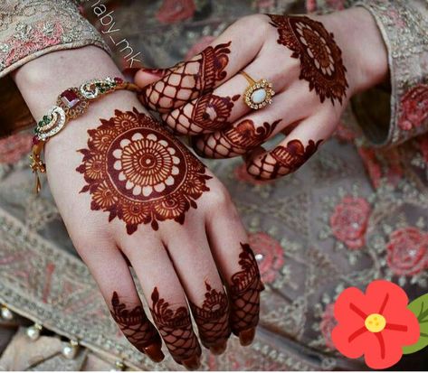 Mehndi designs Pakistani Mehndi Designs Pakistani, Gol Tikki Mehndi Designs, Mehndi Stain, Mehndi Designs Beautiful, Mehndi Designs 2022, Tikki Mehndi, Beautiful Mehndi, Bridal Mehndi Designs, Bridal Mehndi