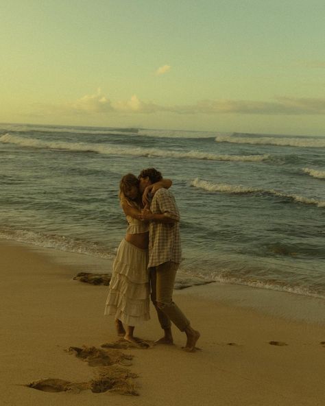 j & c on the beach in hawaii #couplesphotography #oahuphotography #storytellingphotographer #sandiegophotographer #cinematicphotography… | Instagram Couple On Beach, Beach Family, Beach Photoshoot Ideas Couples, Casual Beach Engagement Photos, Couple Beach Photoshoot, Couples Photoshoot Beach, Beach Couples Photoshoot, Couples Beach Photoshoot, Fun Beach Couple Shoot