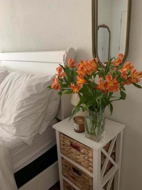 Flower In Bedroom, Room Ideas Trendy, House Room Ideas, Spring Room Decor, Cream Bed, Bedroom Flowers, College Bedroom, Dorm Inspo, College Room