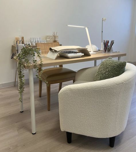 Salon Interior Goals | We are loving the calming neutral designs of @glossedbydan recent salon renvovation.  #salondecor #salon #saloninterior #salonrated #featuredsalon Small Nail Desk, Home Nail Studio Decor, Korean Nail Studio, Nail Tech Ideas, Nail Studio Ideas Small Spaces, Nail Tech Station At Home, Home Nail Salon Ideas, Nail Studio Decor, Nail Office