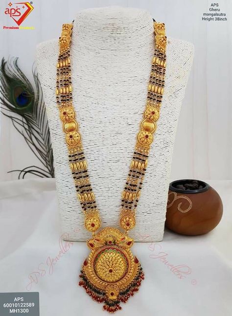 Magalshutar Gold Design, Ganthan Design, Long Mangalsutra, Indian Gold Necklace Designs, Gold Jewels Design, Gold Temple Jewellery, Bridal Jewelery, Gold Bangles For Women, Black Beads Mangalsutra Design