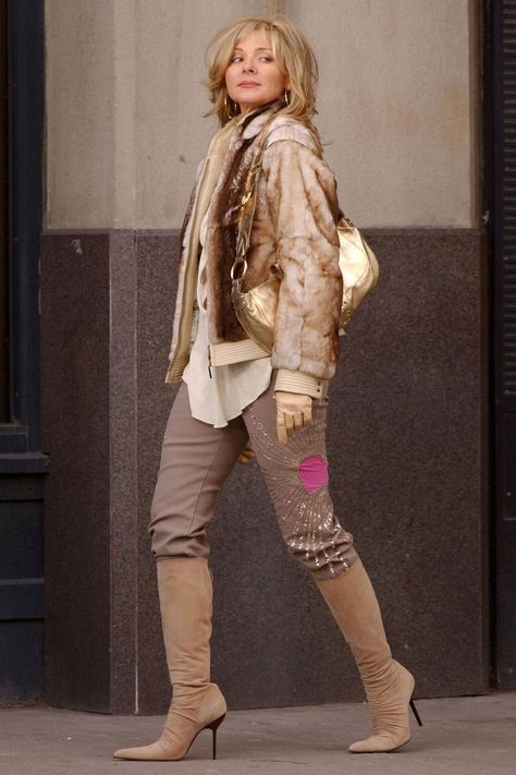 Carrie Bradshaw Outfits, Kim Cattrall, Samantha Jones, City Outfits, Paris Fashion Week Street Style, And Just Like That, Charli Xcx, Sarah Jessica Parker, Carrie Bradshaw