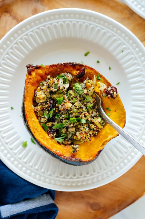 This vegetarian stuffed acorn squash recipe is beautiful and delicious! The cheesy quinoa filling develops an irresistible crispy top in the oven. Make it for the holidays! #acornsquash #wintersquash #quinoarecipe #cookieandkate Stuffed Acorn Squash Vegetarian, Cheesy Quinoa, Vegetarian Thanksgiving Recipes, Stuffed Acorn Squash, Acorn Squash Recipes, Baked Squash, Cookies Gluten Free, Vegetarian Thanksgiving, Meatless Main Dishes