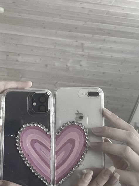 Heart Phone Cover, Case Iphone Couple, Bff Phone Cases, Friends Phone Case, Diy Phone Case Design, Matching Phone Cases, Bridal Gift Wrapping Ideas, Stylish Iphone Cases, Girly Phone Cases