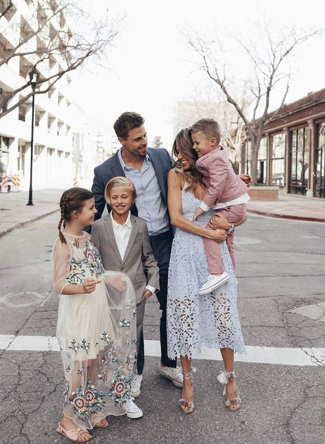 Fam Goals, Hello Fashion Blog, Christine Andrew, Summer Family Pictures, Moms Goals, A Group Of People, Hello Fashion, Family Picture Outfits, Family Is Everything