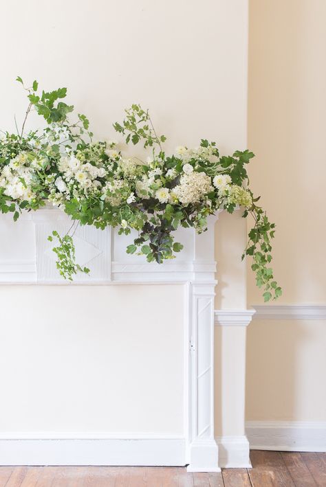 Wedding Mantle, Mid Century Glam, Church Flowers, Small White Flowers, Wedding Flower Inspiration, White Wedding Flowers, Ceremony Flowers, Deco Floral, Wedding Arrangements