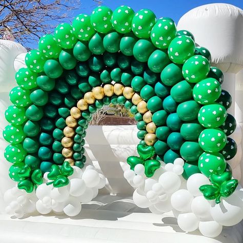 White Bounce House Las Vegas / Balloon Decor on Instagram: "St. Patty's day is around the corner? Who is doing your balloons?☘️☘️☘️☘️ Let's do it the Boss Babe Way!! #balloon #balloons #balloonarch #event #events #balloongarland #balloonsetup #ballooninstall #balloonartist #balloonartistry #balloonart #ballooncolumn #ballooncolumns #balloonbouquet #balloonarches #lasvegas #lasvegasevents ##henderson #hendersonevents #ballooninstallation #ballooninstallations #localmoms #babyshower #stpattysday Balloon Rainbow, White Bounce House, Parade Ideas, Beautiful Balloons, Balloon Designs, San Patrick, Balloon Arches, Balloon Installation, Balloon Arrangements