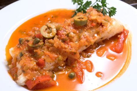 Veracruz is one of the first places the Spanish settled in Mexico. Flaky, white fish simmered in a Veracruz style sauce with capers and green olives. Veracruz Sauce Recipe, Veracruz Sauce, Mediterranean Flavors, Fresh Tomato Recipes, Red Snapper, White Fish, Grilled Fish, Fish Fillet, Marjoram