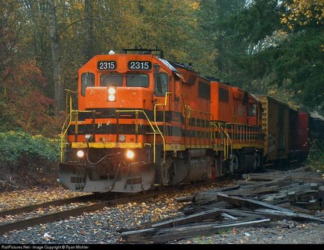 RailPictures.Net Photo: 2315 Portland & Western Railroad EMD GP39-2 at Tigard, Oregon by Ryan Mishler Tigard Oregon, Short Lines, Railroad Photography, Oregon Usa, Diesel Locomotive, Train Tracks, Wyoming, Portland, Oregon