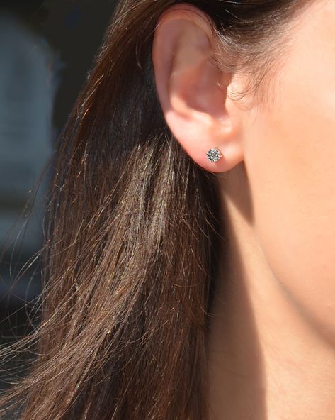 Gorgeous Diamond Studs Minimalist Accessories Jewellery, Creative Jewelry Photography, Minimalist Accessories, Jesus Face, Sequin Dresses, Girls Art, Star Earrings Stud, Gold Earrings Designs, Small Earrings Studs