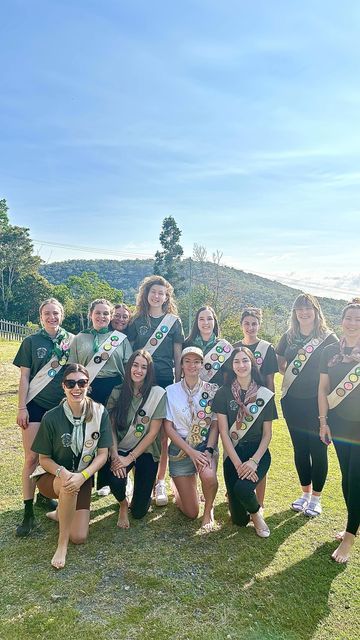 Sami Robinson on Instagram: "The whole Camp Bachelorette theme was so much fun to make activities up for, so here are the 9 ways the girls could earn their patches throughout the weekend. This weekend was camp Walden meets the Girl Scouts, so we wore sashes on which we collected our skill patches as the weekend progressed 😍 From cocktail making, friendship bracelet designing, to floristry and s’mores, there were patches for it all! What a fun theme and weekend 🥳🫡🌲🏕️ #campbachelorette #bacheloretteweekend #bacheloretteparty #girlscout #girlscouttheme #girlscoutcostume #campwalden #hensparty #henspartytheme #bridetobe #diywedding #henspartygames #bachelorettepartyideas #scouts #patches #bridetobeparty" Troop Bachelorette Party, Camp Walden Bachelorette, Girl Scout Bachelorette Party, Camp Bachelorette Theme, Girl Scout Costume, Camp Walden, Camp Bach, Moh Duties, Girl Scout Patches