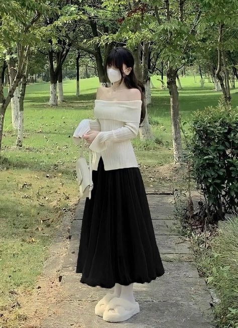 Korean Long Dress Outfit, Aesthetic Outfits With Long Skirts, Korean Long Skirt, Sawako Outfit, Long Skirt Outfits Korean, Long Skirt Outfits Aesthetic, Cotton Skirt Outfit, Skirt Outfits Korean, Korean Fashion Skirt