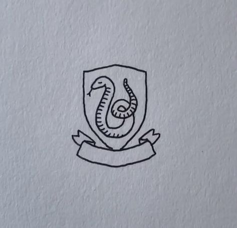 Slytherin Drawing Ideas, Slytherin Doodles, Marauders Drawing, Hp Slytherin, Harry Potter Drawings Easy, Slytherin Tattoo, Small Doodles, Hp Tattoo, Small Doodle