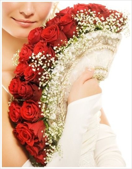 BeachPeople Buzz!: FLOWERS: Bouquet styles Red Rose Bridal Bouquet, Red Bridal Bouquet, Bouquet Bride, Spanish Wedding, Boda Mexicana, Wedding Fans, Bouquet Design, Baby's Breath, Arte Floral