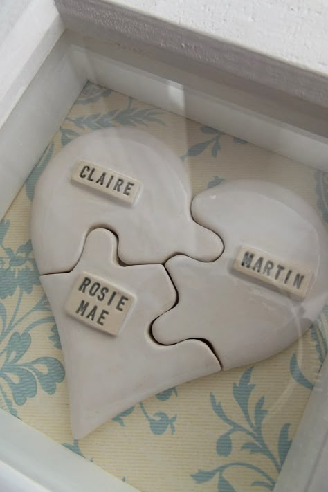 Ceramic Mothers Day Gifts Handmade, Clay Memorial Ideas, Clay Anniversary Gift Ideas, Mother’s Day Clay Ideas, Mothers Day Pottery Ideas, Ceramic Baby Gifts, Creative Mother's Day Gifts, Clay Gift Tags, Clay Christmas Decorations