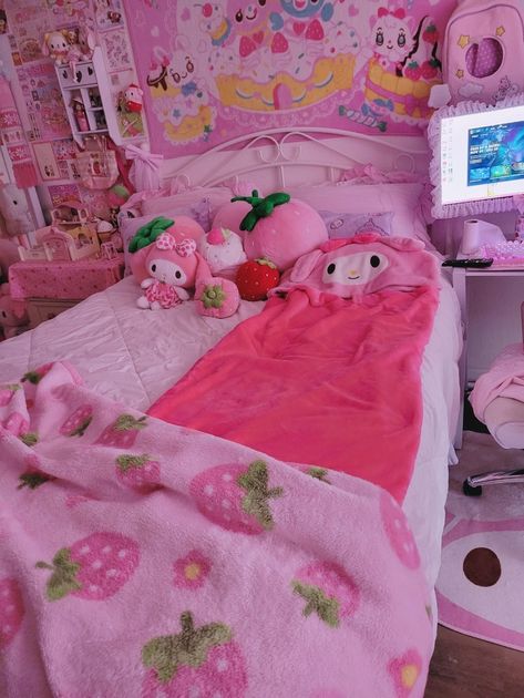 Cutecore Bed, Cutecore Strawberry, Clown House, Cutecore Room, Sanrio Room, Kawaii Room Ideas, Hello Kitty Room Decor, Kawaii Bedroom, Sanrio Pink