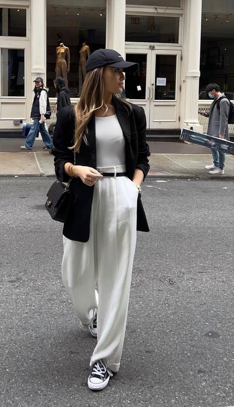 Europe Street Fashion, London Aesthetic Outfits, Fall 2023 Fashion Trends, Outfits For College, Flight Outfit, Summer Office Outfits, Elegant Classy Outfits, Style Désinvolte Chic, Chic Business Casual