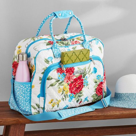 25 Best Weekender Bags of 2021 - Top Weekend Bags for Any Trip Xmas Gifts For Mum, Girls Xmas Gifts, Rose Quilt, Weekend Travel Bags, Mum Birthday Gift, Travel Storage Bag, Travel Tote Bag, The Pioneer Woman, Quilted Fabric