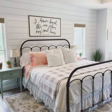 Farmhouse style bedroom. Wrought iron bed frame. Check blanket throw, shiplap walls, wooden floor boards. Farmhouse bedroom, farmhouse style decor. Ideas Dormitorio, Modern Farmhouse Bedroom Decor, Wrought Iron Bed Frames, Case In Stile Country, Design Ložnic, Wrought Iron Bed, Farmhouse Bedroom Decor Ideas, Farmhouse Style Bedrooms, Modern Farmhouse Bedroom