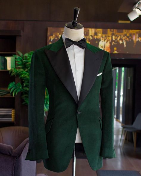 Emerald Green Tuxedo, Man Dinner, Men Tuxedo, Wedding Outfit For Boys, Green Tuxedo, Wedding Outfit Men, Corporate Attire, Stylish Blazer, Dinner Jacket