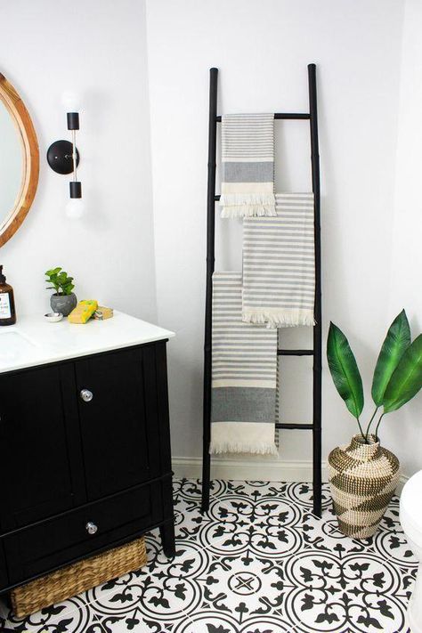 Bedroom With Wood Floors, Bathroom White And Black, Black And White Tile, Black And White Bedroom, Bedroom Bohemian, Black White Bathrooms, Bathroom White, Basement Bedrooms, Estantes Flotantes