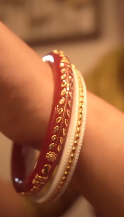 Bengali Shakha Pola, Bengali Shakha Pola Design, Shaka Pola Bangles, Sakha Design Gold, Shakha Pola Bangles Gold, Bengali Bangles Gold, Gold Pola Badhano Design, Pola Design Gold, Sakha Pola In Gold