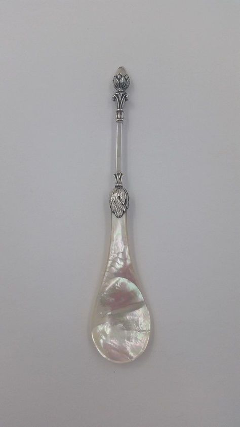 Mother Of Pearl Caviar Spoon, Mother Of Pearl Cutlery, Mother Of Pearl Spoon, Spoon Aesthetic, Caviar Spoon, Pearl Aesthetic, Spoon Design, Swag Design, Mermaid Aesthetic