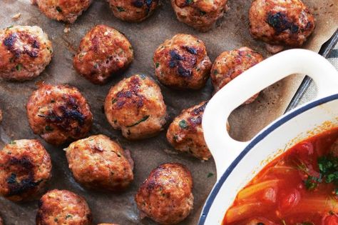 Serve these versatile meatballs with pasta, on top of a pizza, or inside an after-school sandwich. Veal Meatballs Recipe, School Sandwich, Veal Meatballs, How To Cook Meatballs, Meatball Recipe, Mince Recipes, Beef Meatballs, Dinner With Ground Beef, Beef Dinner