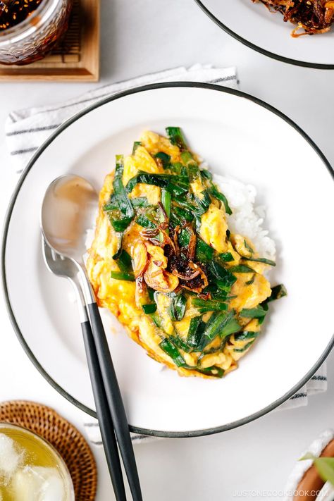 Made with simple 4 ingredients, this Stir-Fried Garlic Chives and Egg Over Rice (Niratama Donburi) is a perfect quick dish when you're short on time. Top with your favorite chili crunch to give some extra flavors and spicy kick, if you like. #nitatama #egg #ricebowl | Easy Japanese Recipes at JustOneCookbook.com Niratama Donburi, Egg Over Rice, Chili Crunch, Chinese Chives, Fried Garlic, Easy Japanese Recipes, Quick Dishes, Garlic Chives, Fried Shallots