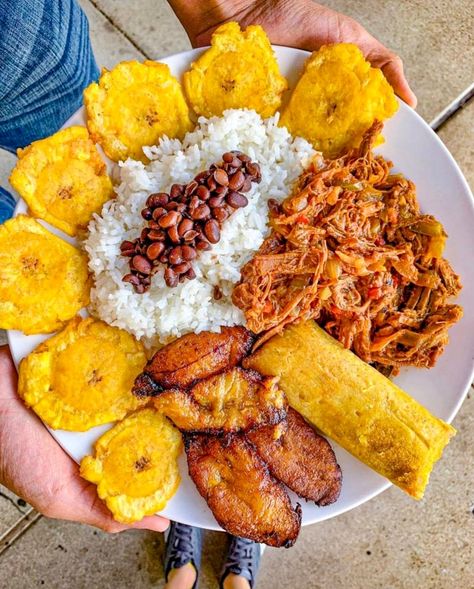 Trinidadian Recipes, Puerto Rico Food, Around The World Food, Caribbean Cuisine, Puerto Rican Recipes, Food Drinks Dessert, Latin Food, Caribbean Recipes, Food Obsession