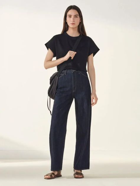 Uniqlo Style Woman, Uniqlo Lookbook, Casual Minimalist Style, Uniqlo Women Outfit, Uniqlo Outfit, Uniqlo Style, Minimalist Clothes, Uniqlo U, Uniqlo Jeans