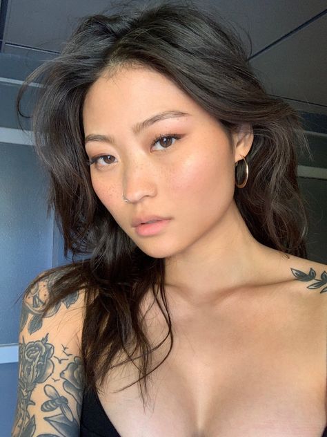 Tato Henna, Asian Tattoos, Tattoed Girls, Woman Crush, Inked Girls, Beautiful Tattoos, Girl Face, Girl Tattoos, Asian Beauty