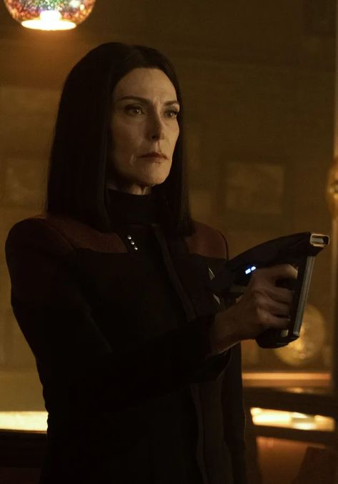 Ro Laren, Star Trek Picard Season 3, Michelle Forbes, Star Trek Tv Series, Star Trek Wallpaper, Star Trek Picard, Star Trek Tv, Star Trek Characters, Space Girl