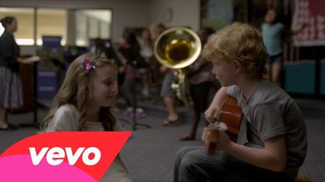 Pin for Later: 18 Times Taylor Swift and Ed Sheeran Fully Embodied Your #FriendshipGoals When They Made the World's Most Adorable Music Video They released their music video for "Everything Has Changed" in June 2013, and the whole thing couldn't be cuter. Taylor Swift Delicate, Taylor Swift Youtube, Everything Has Changed, Taylor Swift Music Videos, Everything Has Change, Taylor Swift Music, Billboard Music, Taylor Swift Songs, Ed Sheeran